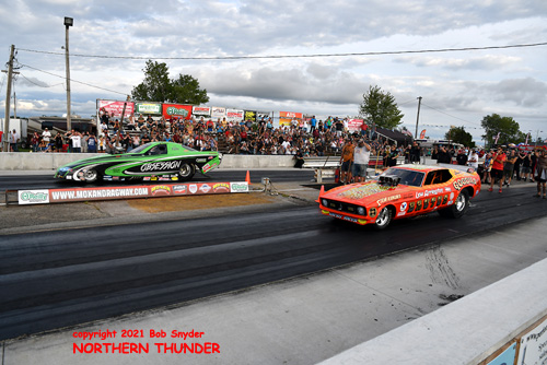 Chris Schneider - 'Brutus' 
(near lane) vs Jeff Krug - 'Obsession' (far lane)